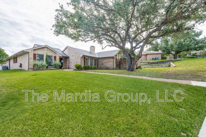 Carrollton House: 2702 Lookout Pl