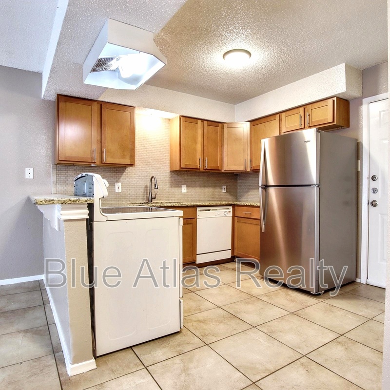 Everman Townhome: 408 Noble Avenue - A