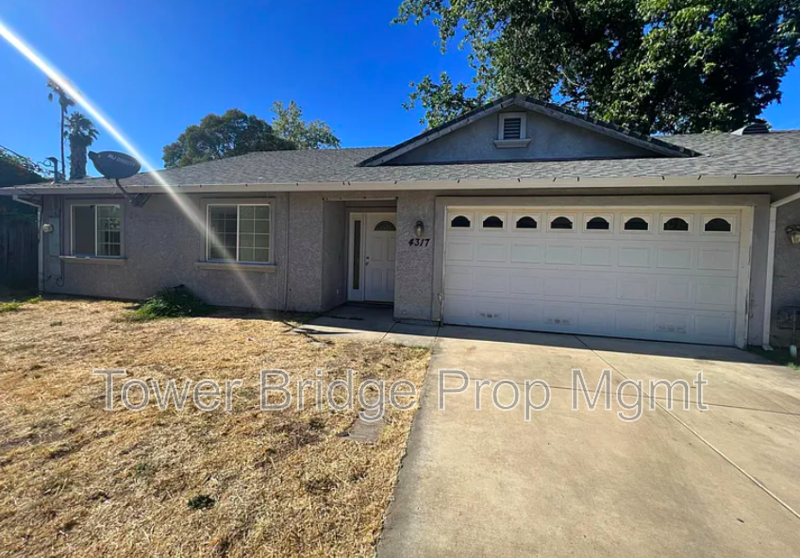 Sacramento House: 4317 18th Ave