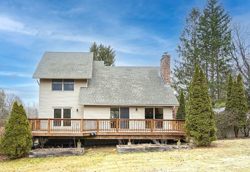Monson House: 200 Brimfield Rd