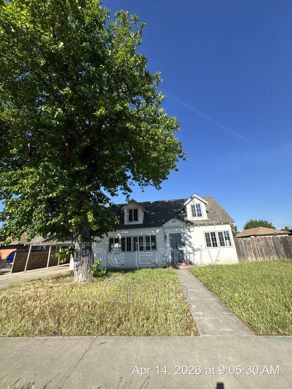 Dinuba House: 461 N Bates