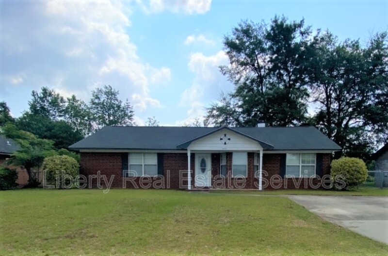 Hinesville House: 1431 Abrahms Aly