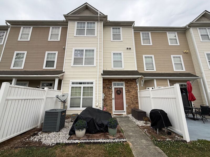 Raleigh Townhome: 351 Gilman Lane