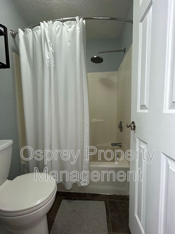 Introducing a charming 2 bedroom, 2 bathroom condo  - Photo 18