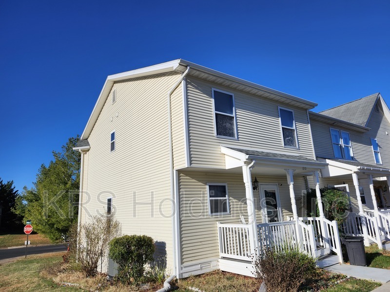 Harrisonburg Townhome: 1210 Victorian Village Dr