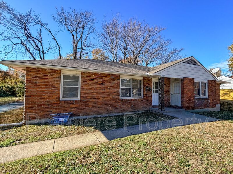 Independence Townhome: 704 N Pearl St