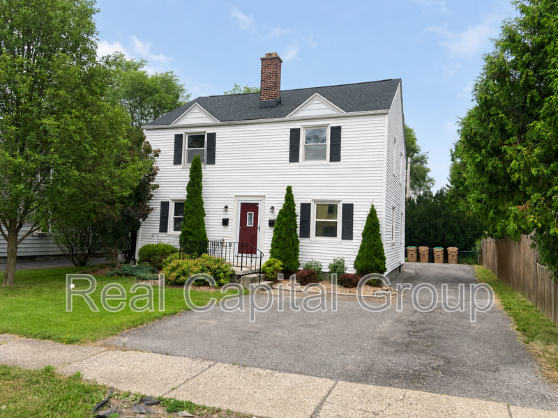 Cheektowaga Condo: 1 Virginia Rd