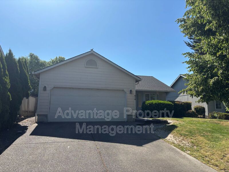 Monmouth House: 818 GRIFFIN DRIVE