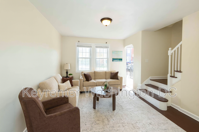 Washington House: 1518 Queen St