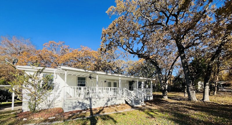 Mabank House: 223 Sunray Street