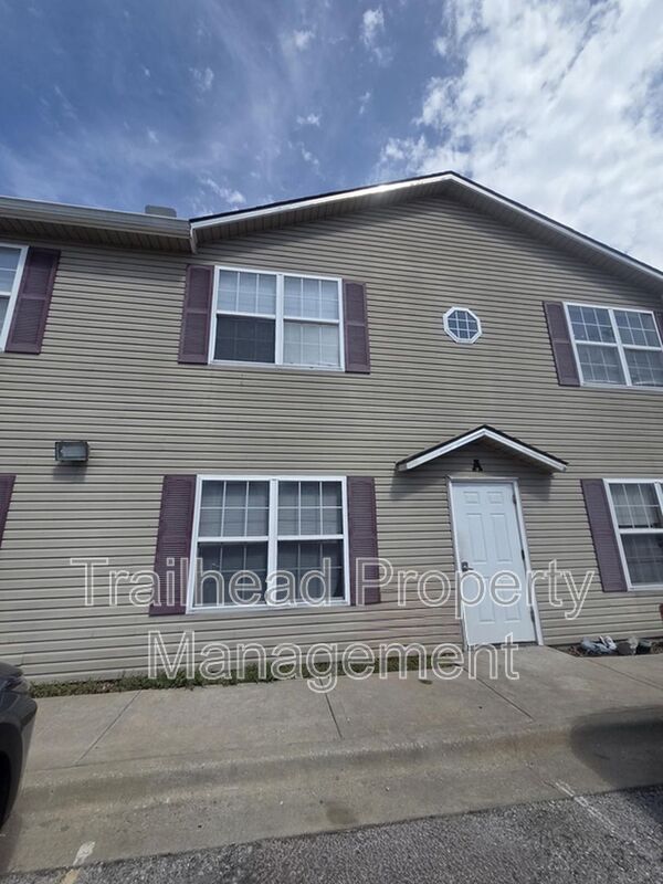 Buckner House: 215 S Hudson St