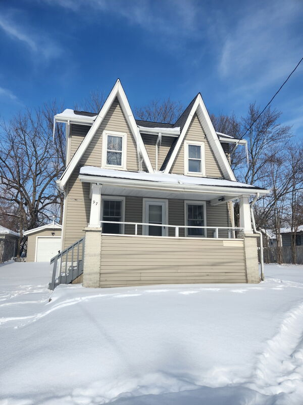 Akron House: 87 Brighton Drive