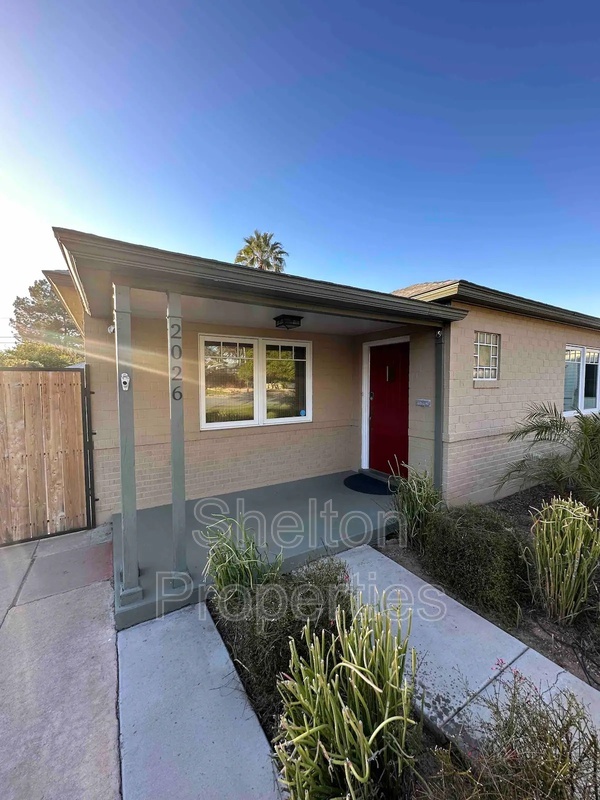 Phoenix House: 2026 N Laurel Ave