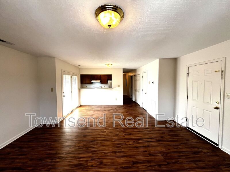 Fayetteville House: 1055-3 Ancestry Dr.
