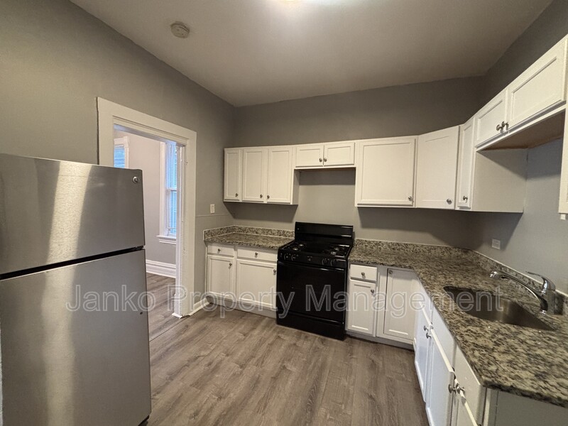 Chicago Condo: 7636 S Drexel Ave