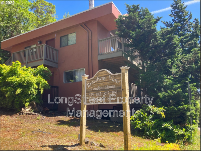 Portland House: 859 SW Broadway Dr