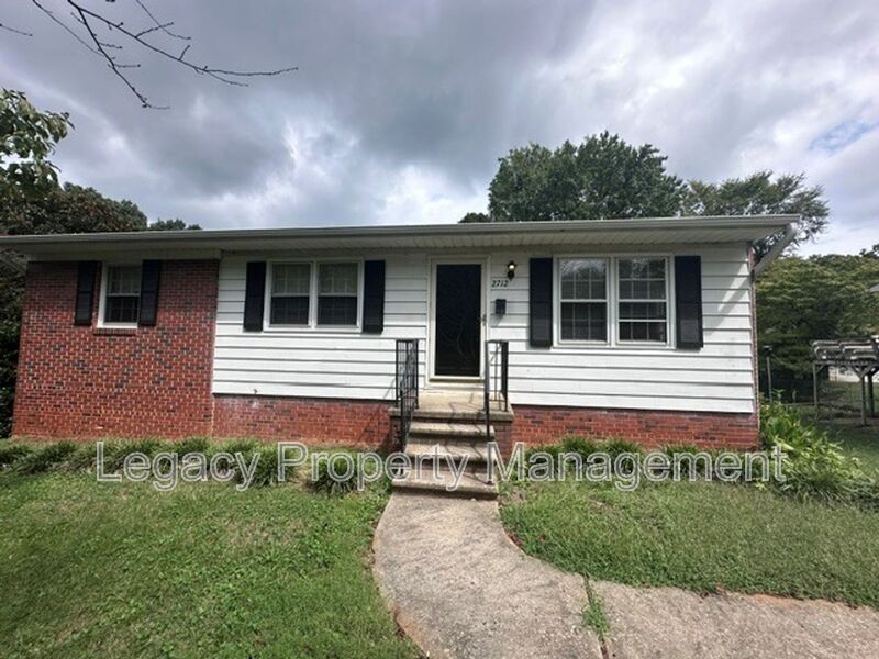 Burlington House: 2712 Woodbury Drive