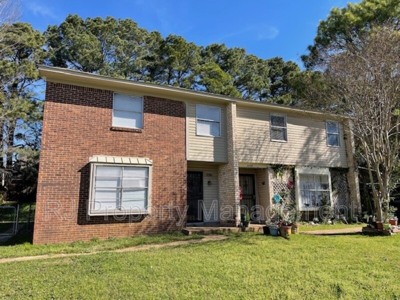 Memphis House: 5580 Apple Blossom Dr