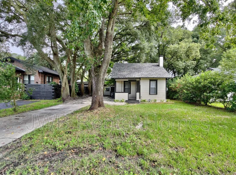 Jacksonville House: 2017 Reed Ave