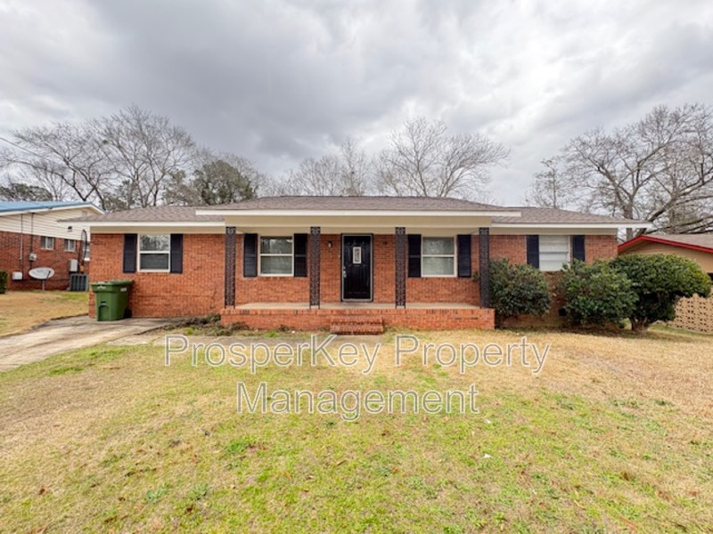 Columbus House: 4564 Moline Ave