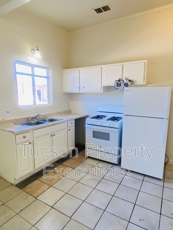 Tucson Condo: 240 West Sahuaro Street #16
