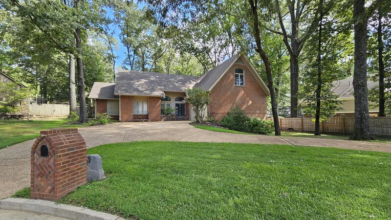 Germantown House: 8486 Hunters Forest Cove