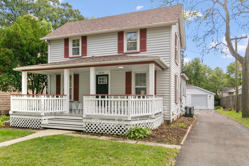 Homewood House: 1525 Burr Oak, Homewood, IL 60430