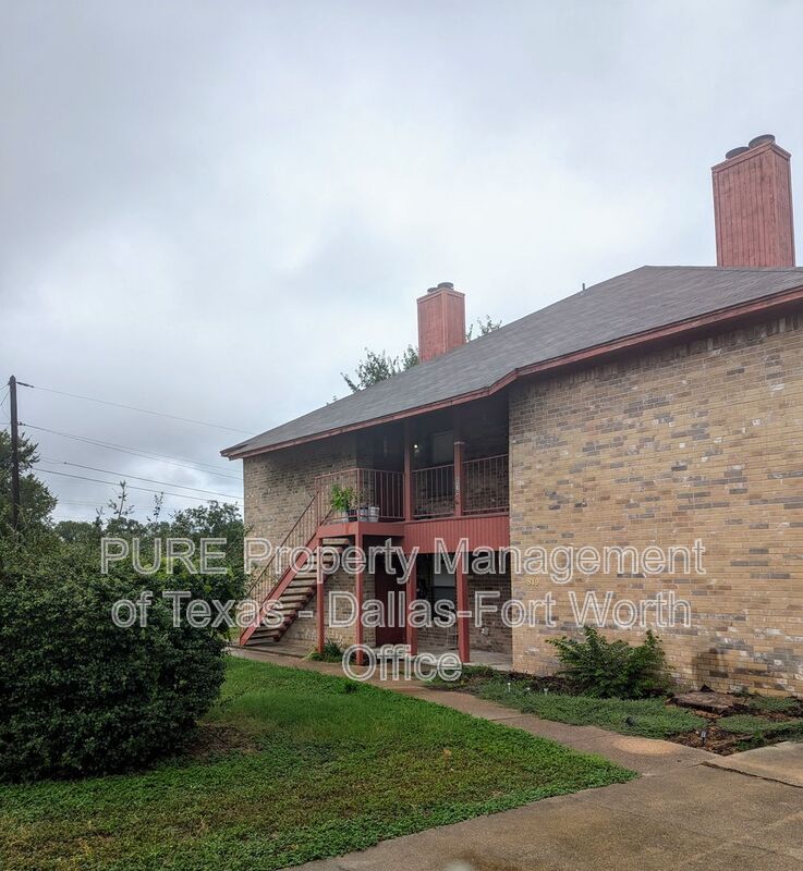 Hurst Condo: 819 Betty Court