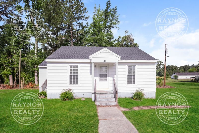 Louisburg House: 26 Shannon Rd