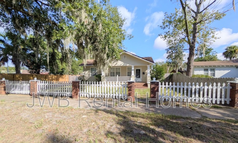 Jacksonville House: 4445 Irvington Ave