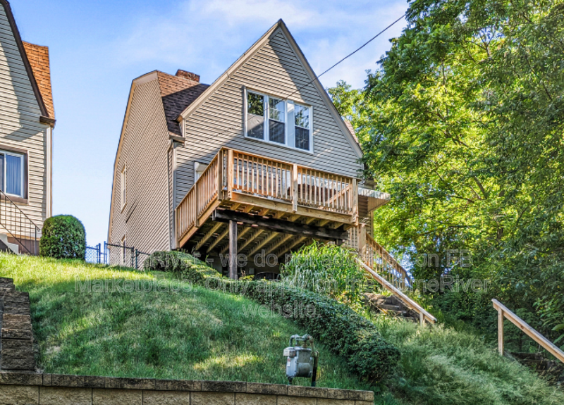 East Mc Keesport House: 542 Broadway Ext
