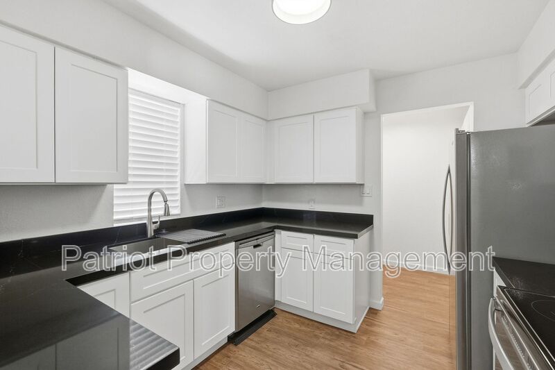 Mesa House: 231 N Robson