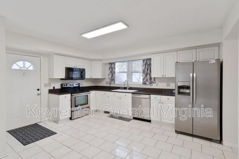 Newport News House: 87 Rivermont Drive