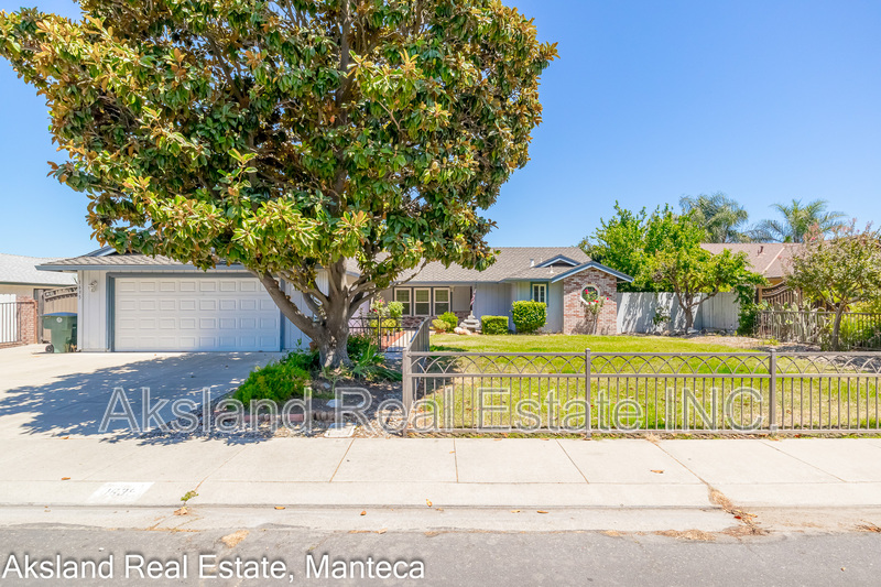 Manteca House: 1635 Crom Street