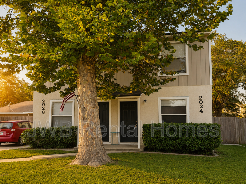 Neptune Beach Condo: 2024 Bay Rd