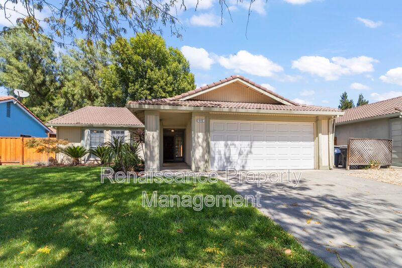Tracy House: 445 W. Deerwood Lane