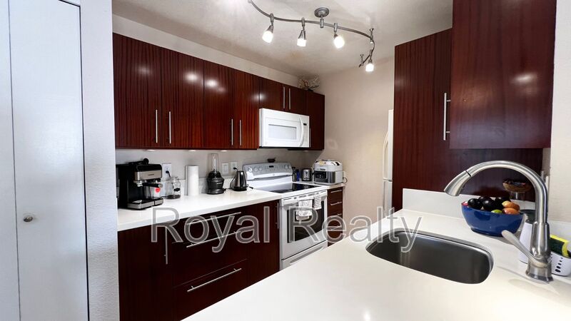 Kihei Condo: 480 Kenolio Rd