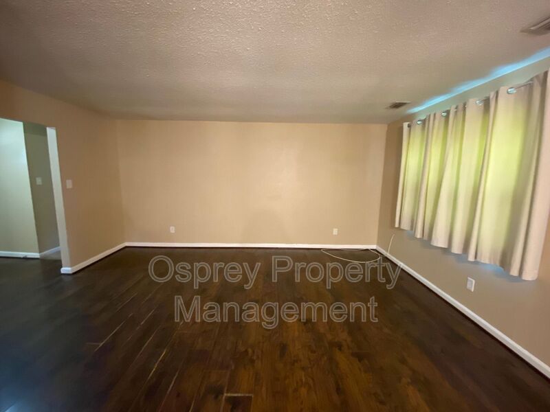 Charming 3-Bedroom Ranch !!