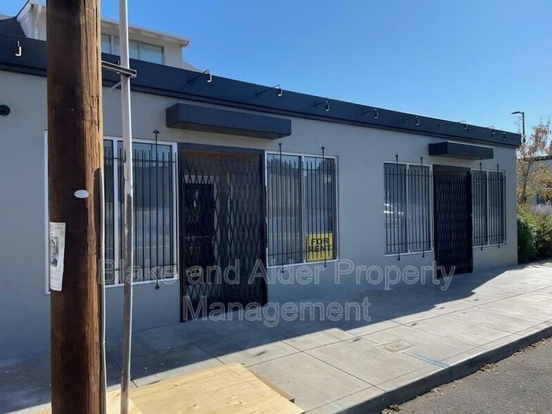 Portland House: 3552 NE SANDY BLVD