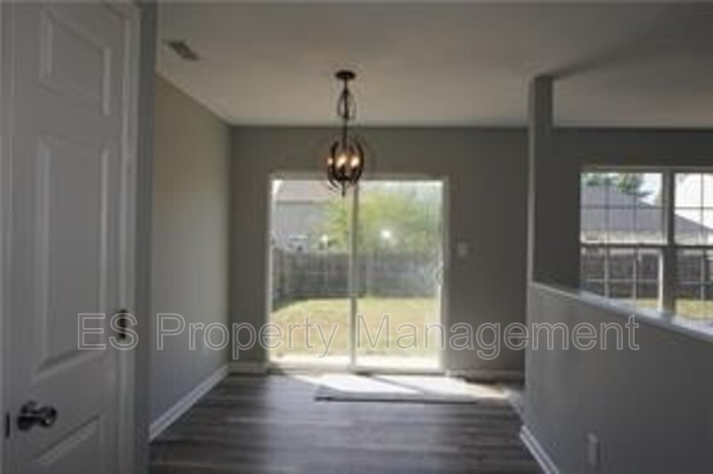 Stunning 3 Bedroom 2 Bathroom Brick Front Ranch Home in Warren! - Photo 46