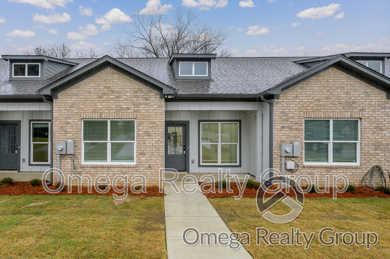 Calera House: 109 Trifecta Dr