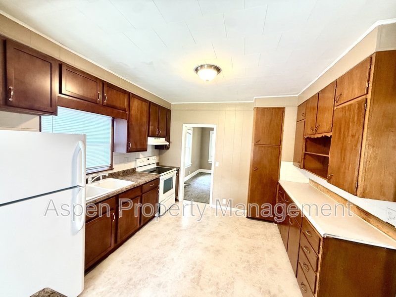 Burlington House: 2110 South Central Avenue
