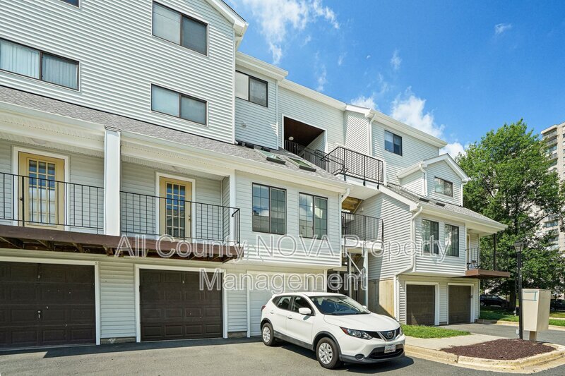 Main image for 1611 Carriage House Ter 1611-D
