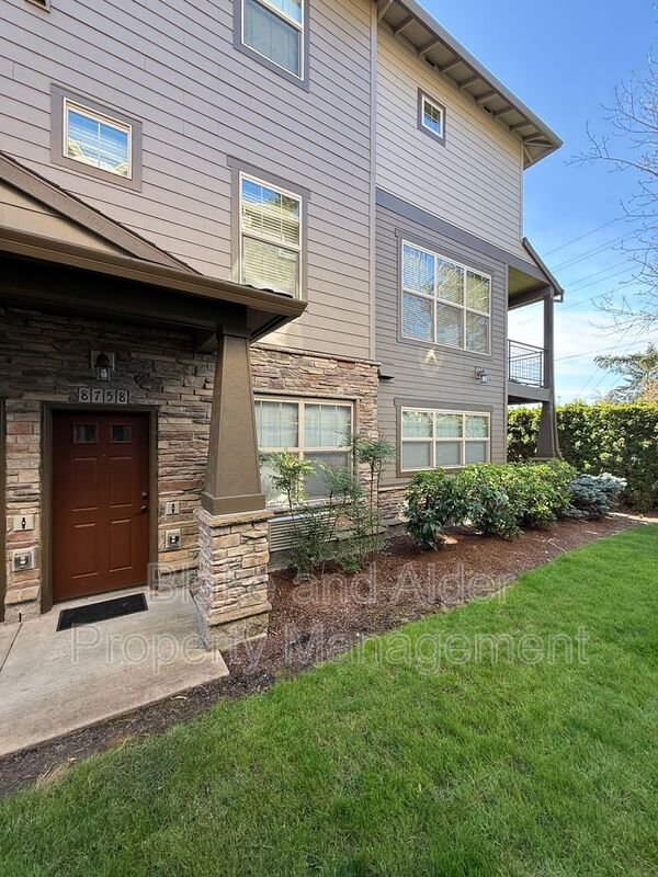 Beaverton House: 8758 NE Delamere Way