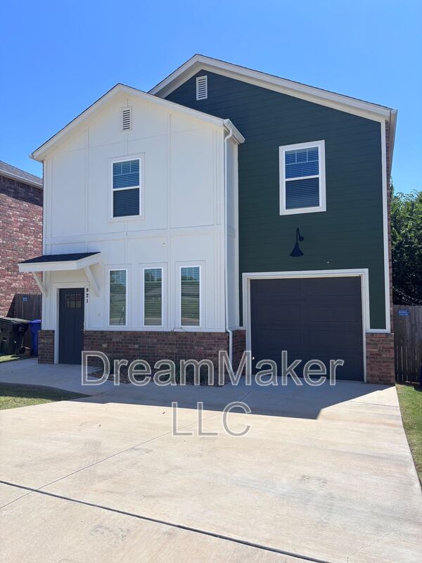 Norman House: 921 Riva Parkway