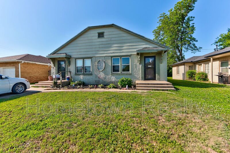 Shawnee House: 527 W Dill Street
