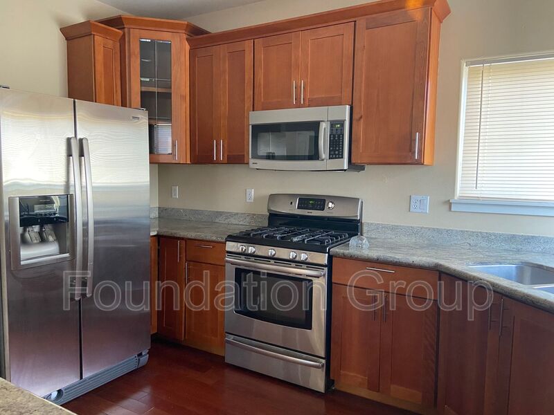 Burien House: 150 S 152nd St