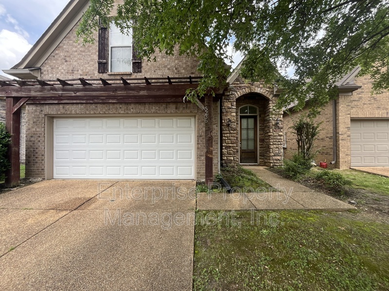 Memphis House: 5236 Laurelhome