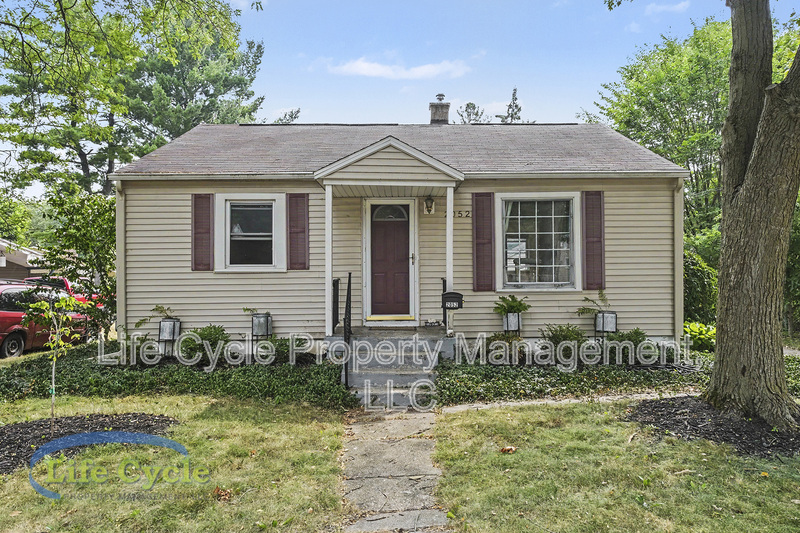 Wyoming House: 2052 Collingwood Avenue Southwest