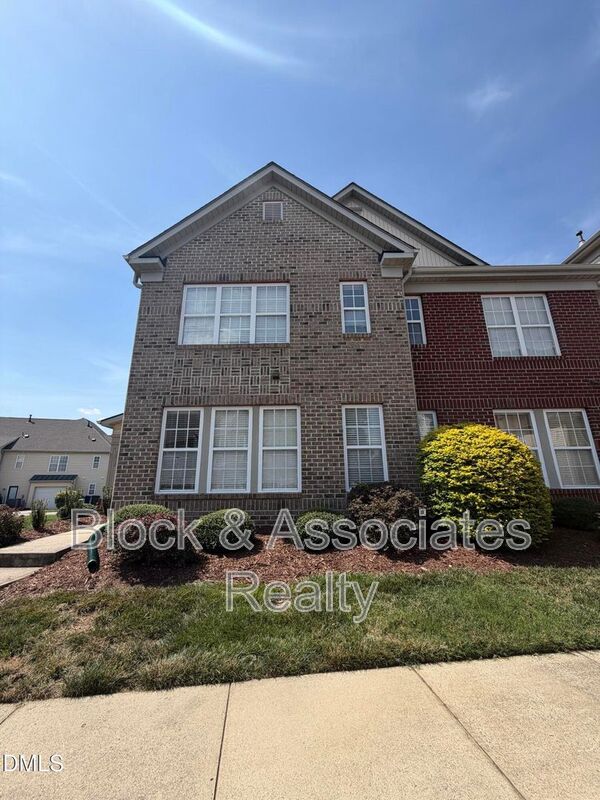 Raleigh House: 9812 Grettle Ct